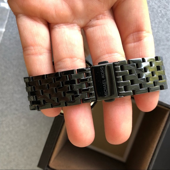 Micheal Kors Watch 🌙 - Picture 3 of 3